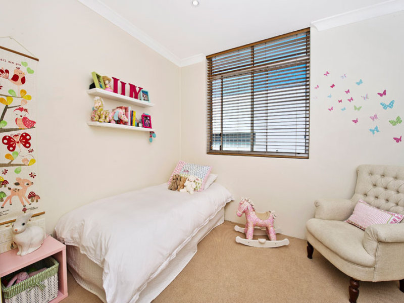 Auction Bidding in Bondi Beach, Sydney - Kid Bedroom