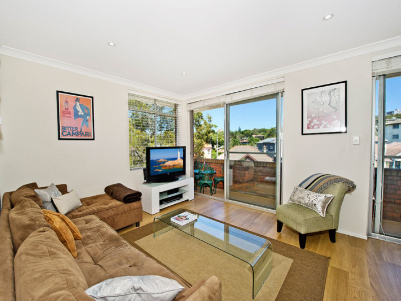 Auction Bidding in Bondi Beach, Sydney - Living Room