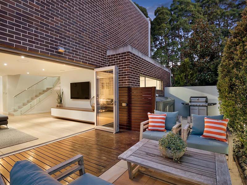 Auction Bidding in Dulwich Hill, Sydney - Courtyard