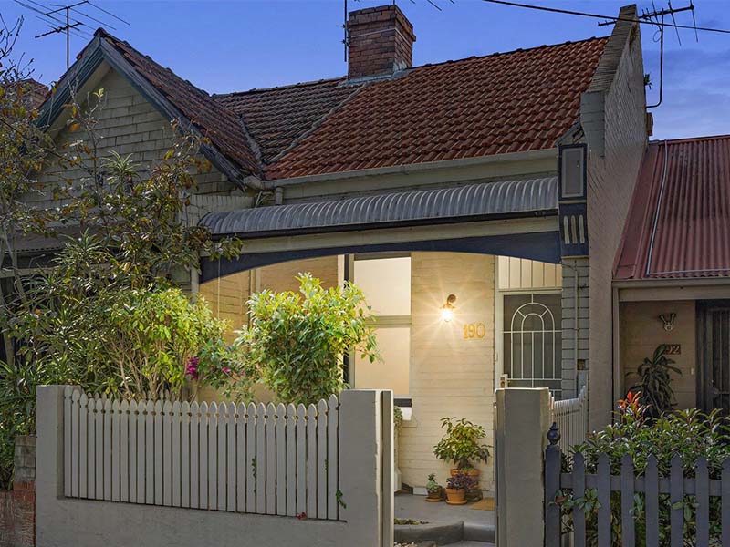 Auction Bidding in Inner City, Sydney - Front