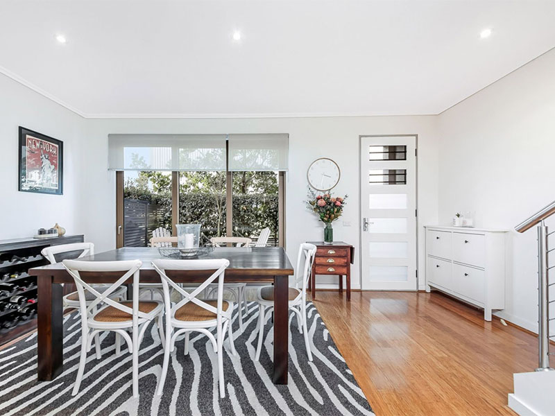 Auction Bidding in St Peters, Sydney - Dining