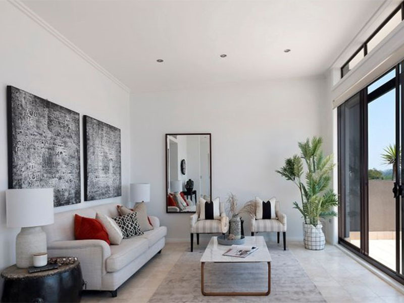 Auction Bidding in Pymble, Sydney - Living Room