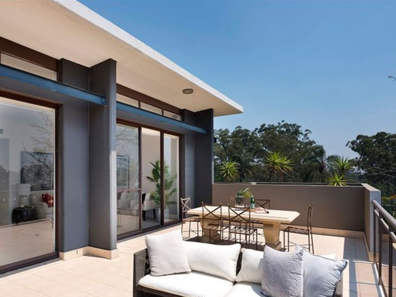 Auction Bidding in Pymble, Sydney - Terrace