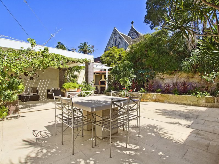 Auction Bidding in Bondi Junction, Sydney - Terrace