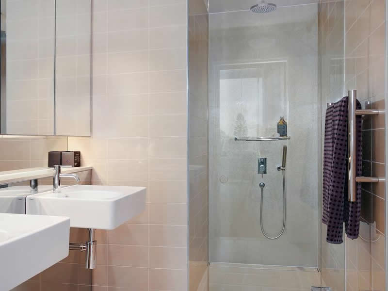 Auction Bidding in Bondi Beach, Sydney - Bathroom