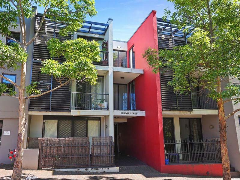 Auction Bidding in Chippendale, Sydney - Front