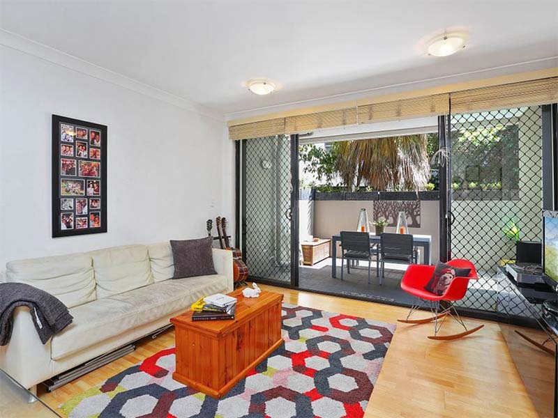 Auction Bidding in Chippendale, Sydney - Living Room