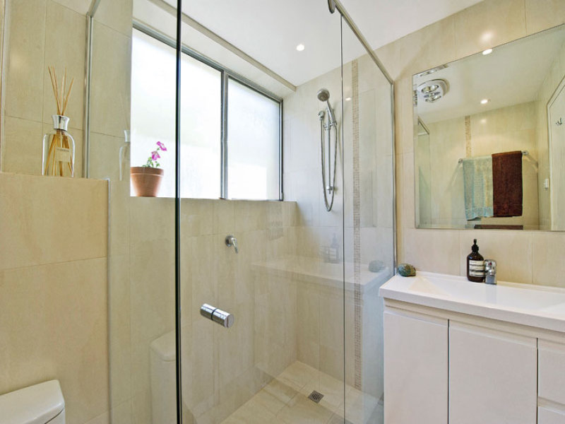 Auction Bidding in Bondi Beach, Sydney - Bathroom