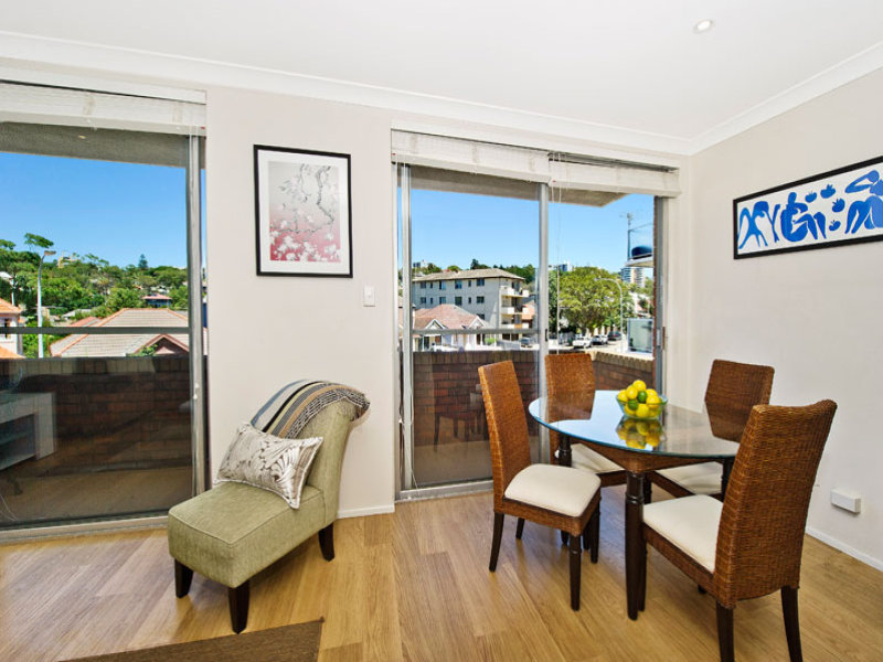 Auction Bidding in Bondi Beach, Sydney - Dining Area